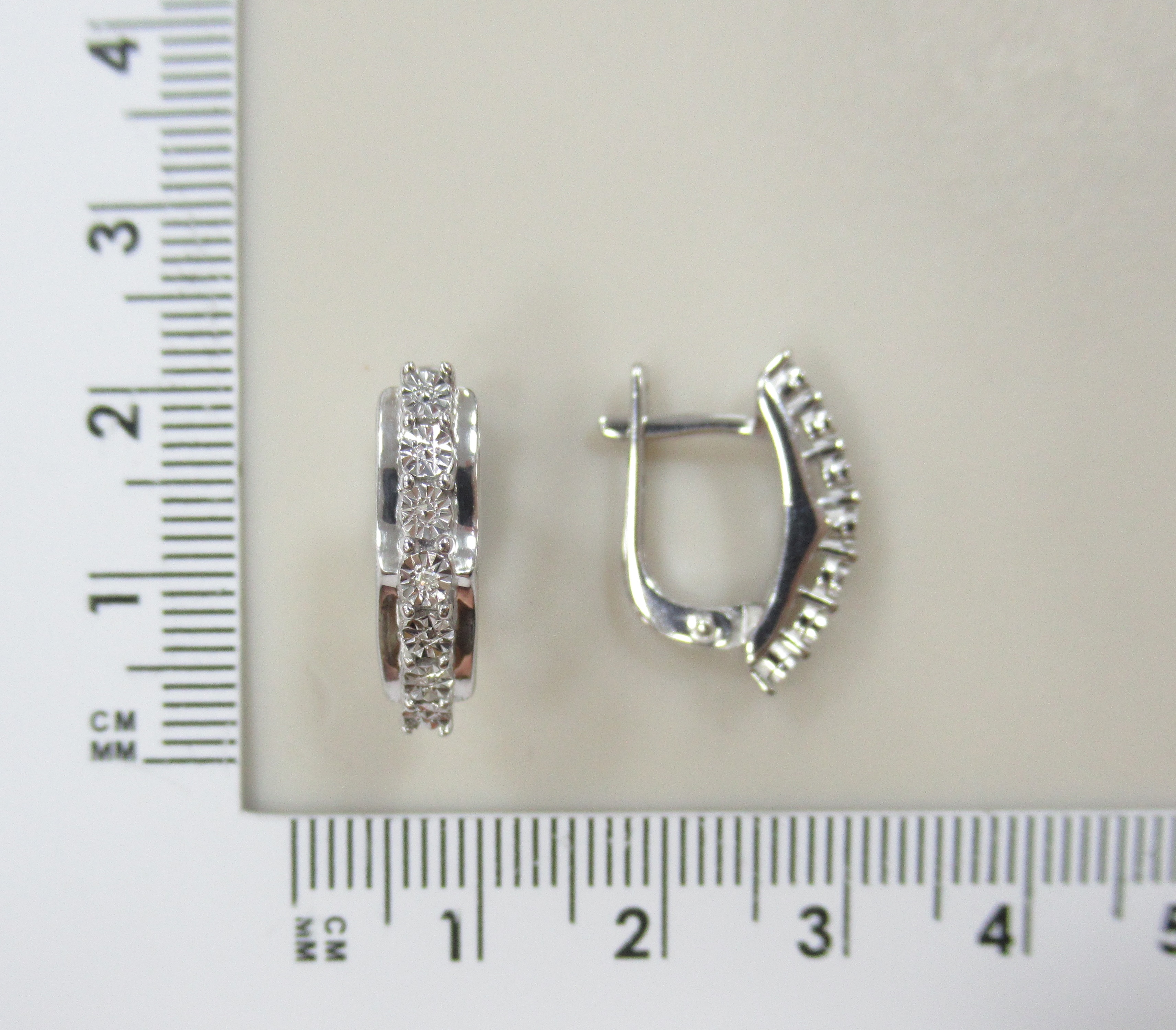 Серебряные серьги с бриллиантами